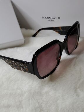 Manga Tortoiseshell Sunglasses with Brown Gradient Lenses